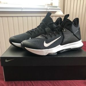 Nike Men's Lebron Witness IV Basketball Shoes